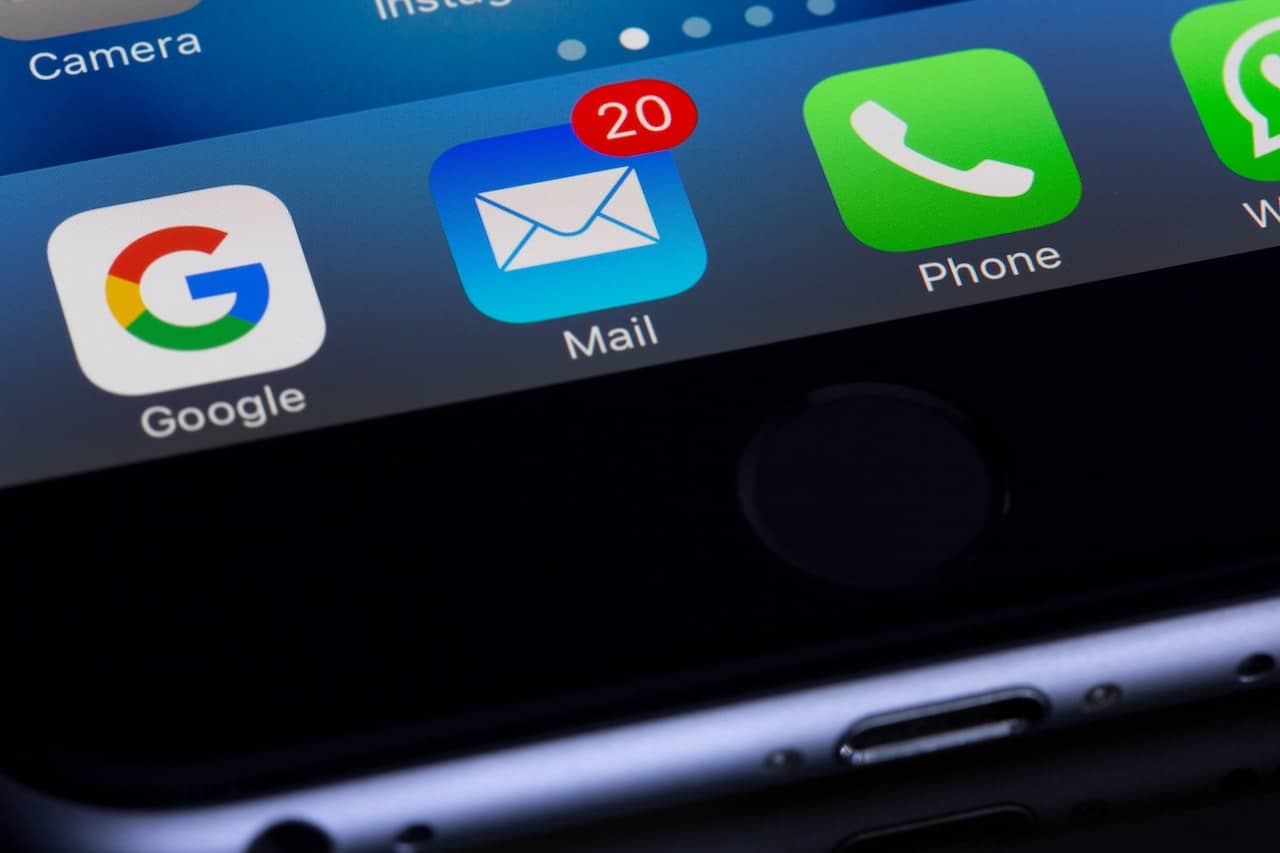 email icon shows notification